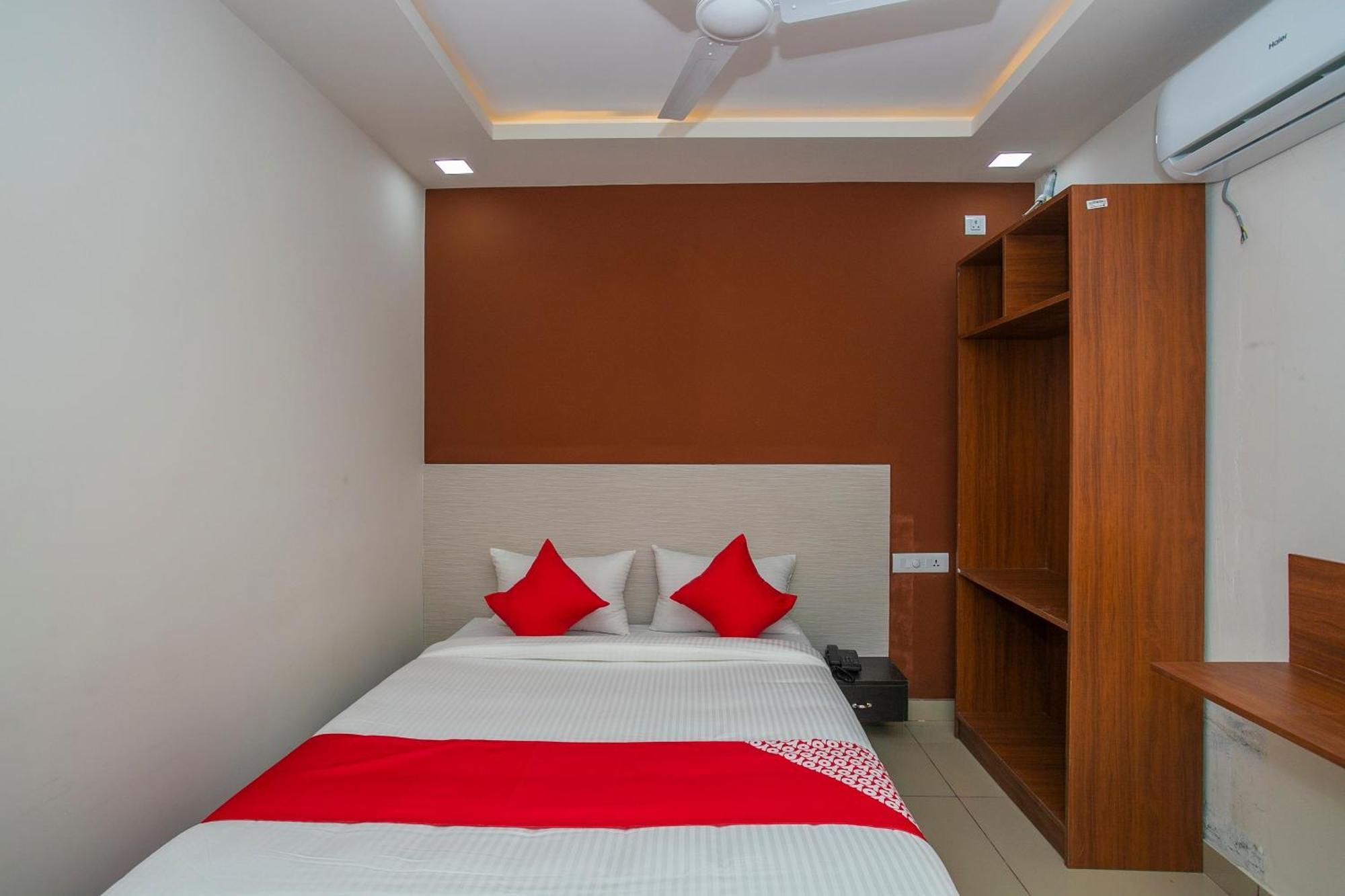 Hotel O Varcity Phi Premium Pavilion ,Above Hdfc Bank ,Near Anjaneya Temple Madiwala, Hosur Main R Bangalore Esterno foto