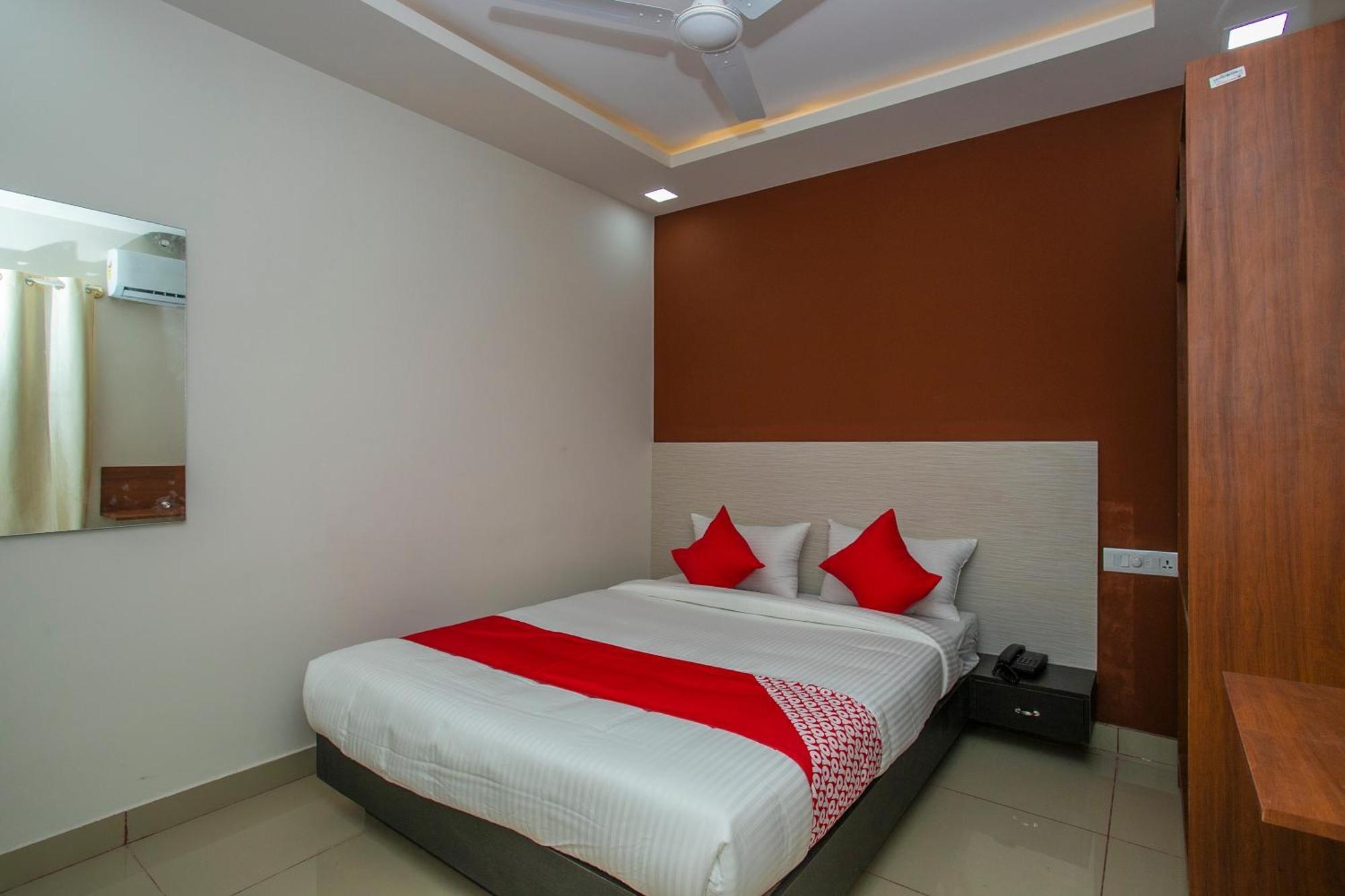 Hotel O Varcity Phi Premium Pavilion ,Above Hdfc Bank ,Near Anjaneya Temple Madiwala, Hosur Main R Bangalore Esterno foto